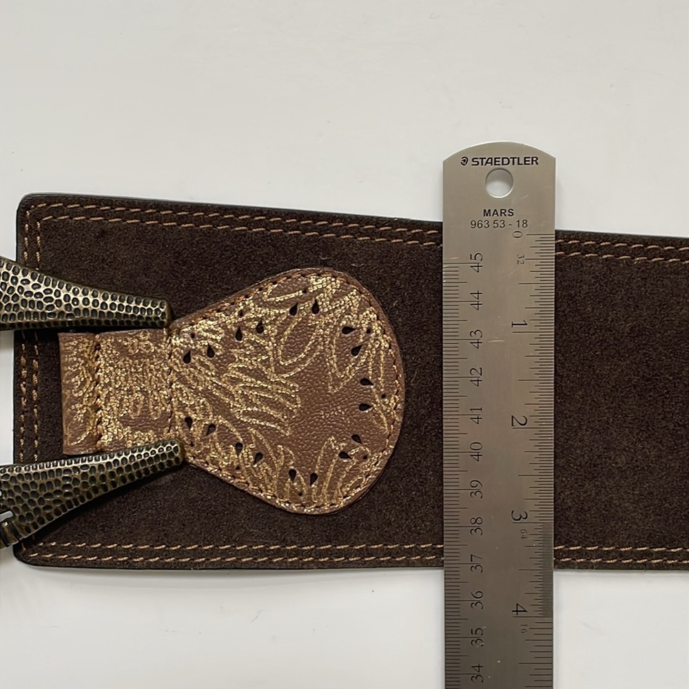 Chico’s Size Medium brown suede leather elastic hook closure gold print belt. - Picture 9 of 12